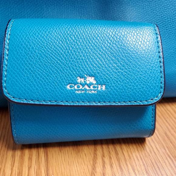 Coach Set - Picture 2 of 4